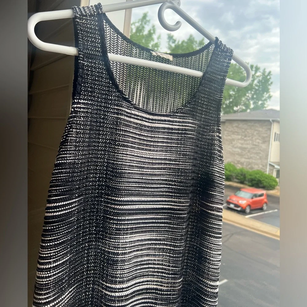 ✨🦓Mystree Black Sheer Textured Pleated Tank Top Size S Casual Summer Office Chic - Picture 5 of 8